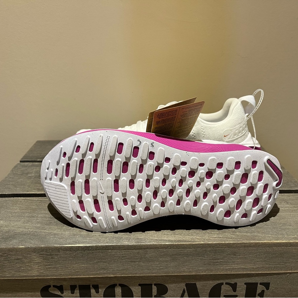 Nike Women’s React Infinity Run Flyknit 4 - White/Pink- NWOB - Picture 5 of 10